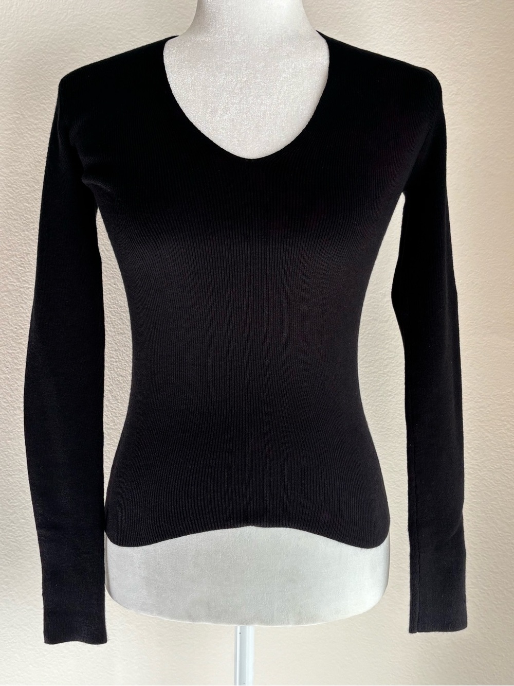 Express V-Neck Long Sleeve Knit Top in Black